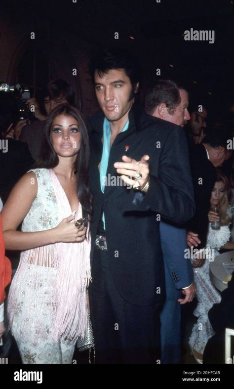 Elvis And Priscilla 70s, Pricilla Presley Outfits, Elvis And Priscilla Aesthetic, 60s Priscilla Presley, Elvis Presley And Priscilla Costume, Priscilla Presley Costume Halloween, Priscilla Presley Fashion, Elvis Presley Outfits, Priscilla Presley 60s