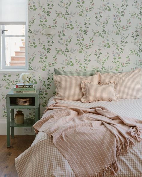 All Posts • Instagram Cozy Bedroom Bedding, 20s Bedroom, Cozy Neutral Bedroom, Coastal Cottage Bedroom, Pretty Interiors, Gingham Sheets, Bedroom Duvet, Heather Taylor, Bedding Decor