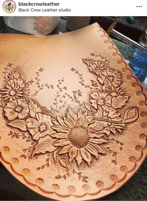 Happy Monday Flowers, Tre Kunst, Leather Working Projects, Custom Leather Work, Leather Working Patterns, Diy Leather Projects, Leather Tooling Patterns, Tooling Patterns, Leather Craft Patterns