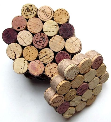 Cork coaster Cork Mat, Shoe Tray, Coaster Projects, Make Your Own Wine, Wood Spool, Tray Diy, Wine Corks, Cork Coasters, Thread Spools