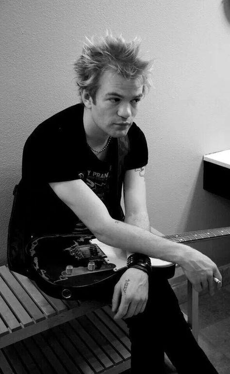 Deryck Whibley, Punks Not Dead, I M Sick, I Still Love Him, Music Clips, Best Bud, Band Photos, Punk Bands, Blink 182