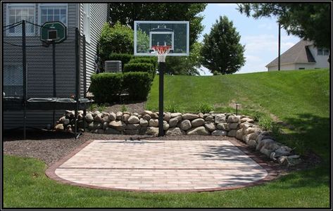 Basketball Backyard, Playground Backyard Landscaping, Bball Court, Backyard Court, Backyard Basketball Court, Home Basketball Court, Backyard Fence Decor, Basketball Court Backyard, Backyard Basketball