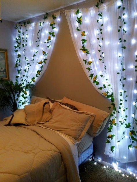 Backdrop Ideas For Bedroom, Eclectic Loft Decor, Flower Vines Bedroom, Stuff For Bedrooms, Where To Hang Fairy Lights Bedroom Ideas, Diy Bedroom Decor For Women, Bed Inside Closet Ideas, Ivy Room Decor, Bedroom Ideas For Small Rooms Diy