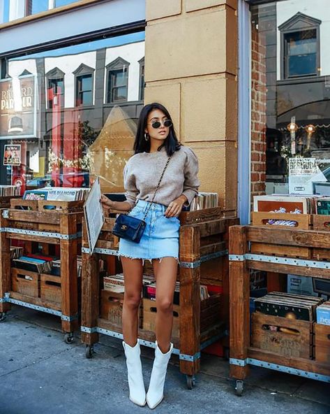 #leather #denim #bag #cowboyboots #boots #sweater #streetstyle #fashion #style Scottsdale Brunch Outfit, White Ankle Boots Outfit Spring, Cowboy Boots Street Style, Cowboy Boot Outfits, Western Boots Outfit, White Boots Outfit, Cowgirl Boots Outfit, Botas Western, Mode Prints