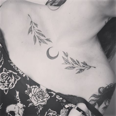 Witchy Collar Bone Tattoo, Moon Collar Bone Tattoo, Moon Tattoo Collar Bone, Leaf Collar Bone Tattoo, Bone Tattoo, Henna Ideas, Tattoo Board, Bone Tattoos, Collar Bone Tattoo