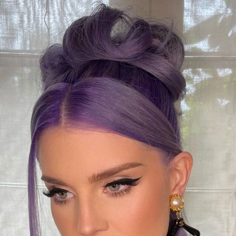 Kelly Osbourne on Instagram: "Hair by @laurarugetti Makeup by @dendoll 💜" Sharon Ozzy Osbourne Hair, Sharon Osbourne Hair, Kelly Osbourne Hair Mohawk, Kelly Osbourne Hair, Kelly Osbourne Purple Hair, Ozzy Osbourne Patient Number 9, Lavender Hair Colors, Kelly Osbourne, Lavender Hair