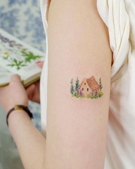 Small House Tattoo, Cottagecore Tattoo, House Tattoo, Mini Tattoo, Sweet Tattoos, Cute Little Tattoos, Tatuaje A Color, Stylist Tattoos, Home Tattoo