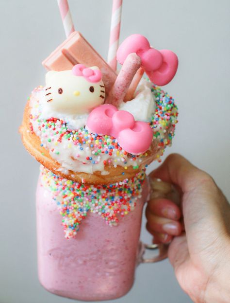 Monster Milkshakes, Candy Drinks, Doughnut Recipe, Milkshake Recipes, Pink Foods, Milk Shakes, Fake Bake, Pumpkin Cake, Cute Desserts