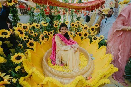 Haldi Seating, Haldi Inspiration, Rimple And Harpreet Narula, Anand Karaj, Lehenga Jewellery, Indian Wedding Planning, Indian Wedding Photos, Wedding Planning Websites, Sikh Wedding