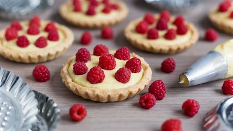 Home-made custard tarts decorated with freshly picked raspberries Raspberry Custard Tart, Raspberry Custard, Custard Tarts, Homemade Custard, Custard Tart, Fresh Raspberries, Blue Food, Kitchen Stories, Freshly Picked