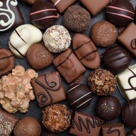 You’ll enjoy sampling these 11 succulent chocolate shops around the Midwest -- with recommendations including well-known spots like Crown Candy Kitchen and Russell Stover to truly hidden-gem chocolatiers. Chocolate Covered Pecans, Caramel Bites, Chocolate Shops, Candy Kitchen, Chocolate Pictures, Butter Toffee, Candy Companies, Chocolate World, Pretty Dessert