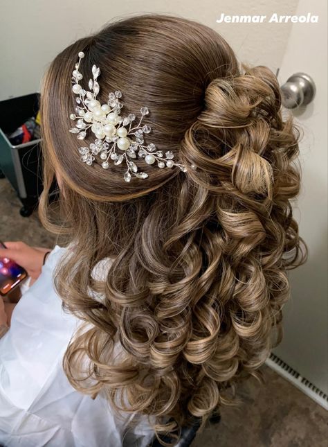 Sweet 16 Hairstyles, Hairstyles Down, Rose Gold Quinceanera, Lavender Quince, Quinceanera Pink, Quinceanera Themes Dresses, Hair Quince, Quinceanera Dresses Pink, Quinceanera Hairstyles