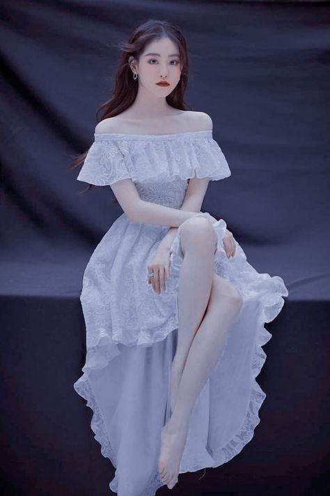 Sitting Down Dress Pose, Female Dress Pose Reference, Pose Reference Photo Female Sitting, Pose Reference Photo Anatomy 2 People, Antanomy Poses Drawing, Sitting In Dress Pose, Dress Drawing Reference Sitting, Dress Drawing Sitting, Women Poses Drawing Reference Sitting