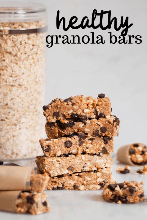 These healthy granola bars are an easy snack and loaded with peanut butter, almonds, honey, and oats. Made with no refined sugar and packing a protein punch, these healthy no bake bars are perfect for kids and adults! Best Homemade Granola, Homemade Cereal, Chocolate Chip Granola Bars, Granola Recipe Healthy, No Bake Granola Bars, Healthy Granola, Healthy Granola Bars, Baked Granola, Chewy Granola