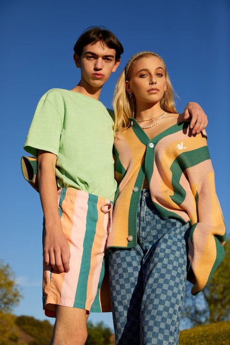 PacSun's Gender-Free Collection Starring Emma Chamberlain Best Online Clothing Stores, Genderless Fashion, Gender Free, Summer Campaign, Emma Chamberlain, Iconic Women, Cardigan Fashion, Personal Marketing, Womens Activewear