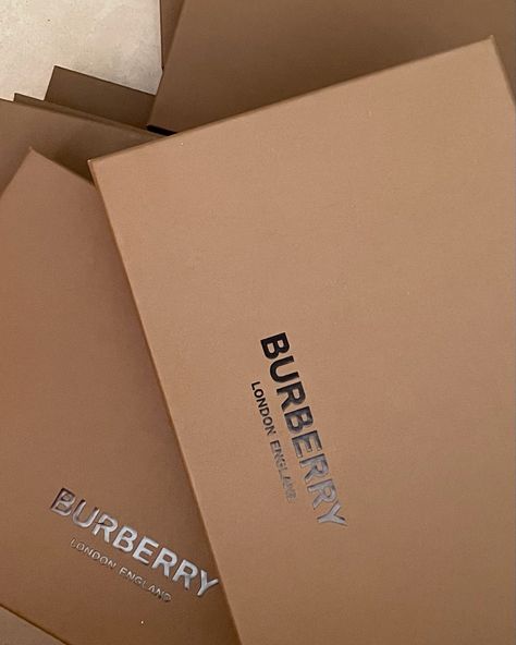 Burbbery packaging box Burberry Box Packaging, Burberry Packaging, Rich Future, Promotional Packaging, Burberry Gifts, Fake Photos, Confessions Of A Shopaholic, Burberry London, Packaging Box