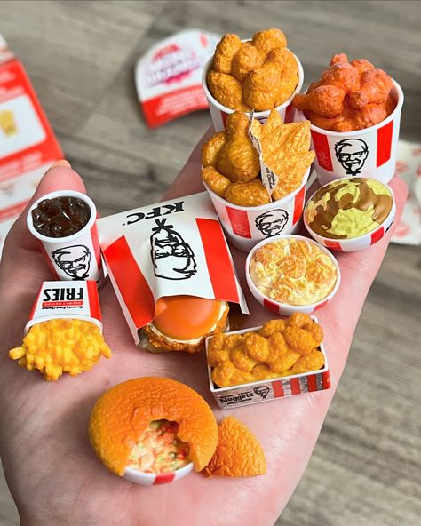 The little chicken pot pie 🤩 #coralstinyworld @kfc @mini_brands_official Mini Brands Food, Foodie Mini Brands, Mini Brands Toys Diy, Japanese Food Bento, Miniture Food, Barbie Doll Set, Mini Brands, Mini Stuff, Barbie Diorama