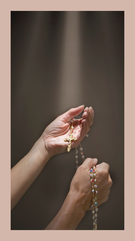 Praying the Rosary / © Brand X Pictures / #GettyImages. #Catholic_Priest #CatholicPriestMedia #Easter #PrayforPeace Hands With Rosary, God Is Merciful, Praying Hands With Rosary, Rosary Quotes, Our Lady Of Rosary, Prayer Photos, St Catherine Of Siena, Augustine Of Hippo, Virgin Mary Art