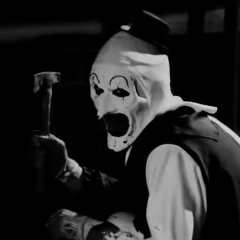 Art The Clown Terrifier, Black And White Clown, Art The Clown, Halloween Wallpaper Iphone Backgrounds, I Love Art, Clown Horror, Scary Movie Characters, Horror Movie Icons