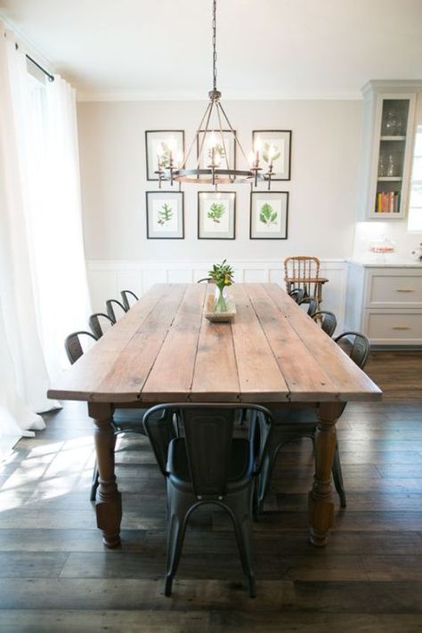 You don't have to have a large family to love these farmhouse style dining rooms, but if you do then you're in luck! Modern Farmhouse Dining Room Decor, Rustic Farmhouse Dining Room, Cabinets Handles, Smeg Kitchen, Modern Farmhouse Living Room Decor, Farmhouse Dining Rooms Decor, Modern Farmhouse Dining Room, Farmhouse Living Room Decor Ideas, Farmhouse Dining Room Table