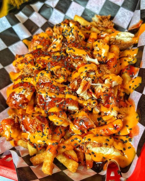 Loaded Fries Aesthetic, Loaded Chicken Fries, Loaded Fries Chicken, Loaded Fries Ideas, Fries With Chicken, Chicken Loaded Fries, Loaded Food, Loaded French Fries, Chicken And Fries