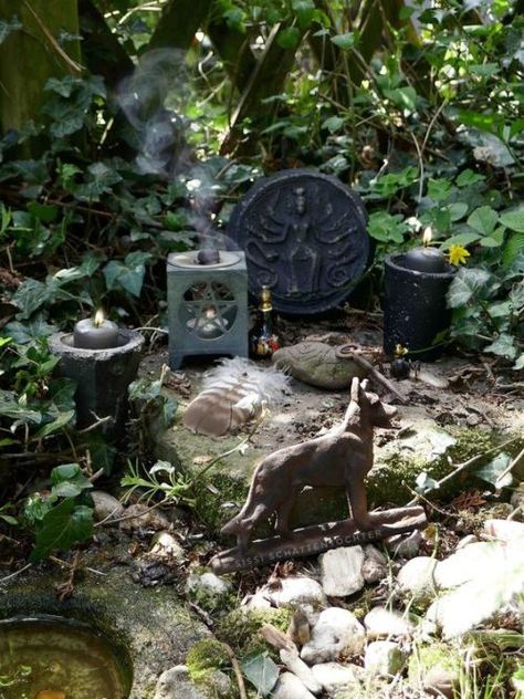 Outdoor Pagan Altar, Garden Altar Pagan, Outdoor Alter Ideas Witch, Outdoor Witch Altar, Outdoor Alter Ideas, Outdoor Altar Witch, Outdoor Altar Ideas, Hecate Altar Ideas, Witch Garden Aesthetic