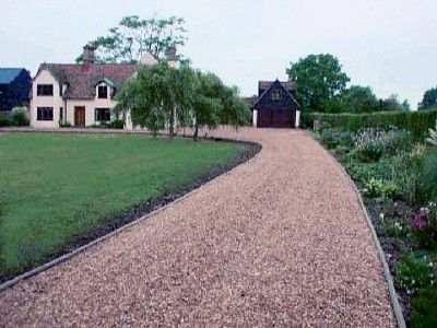 Directions for gravel driveway Gravel Driveway Landscaping, Shingle Driveway, Pea Stone, Gravel Drive, Driveway Edging, Circle Driveway, Modern Driveway, Brick Driveway, Stone Driveway