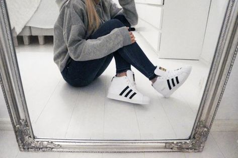 Hightop Sneaker Outfit, High Tops Outfit, Adidas Outfit Women, Adidas High Tops, High Top Adidas, Outfit Hoodie, Hightop Sneakers, Adidas Joggers, Shoes Teen