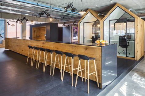 d+z architecten Warehouse Office, Cool Office Space, Office Fit Out, Corporate Interiors, Best Office, Glass Partition, Stylish Office, Cool Office, Retail Design Blog