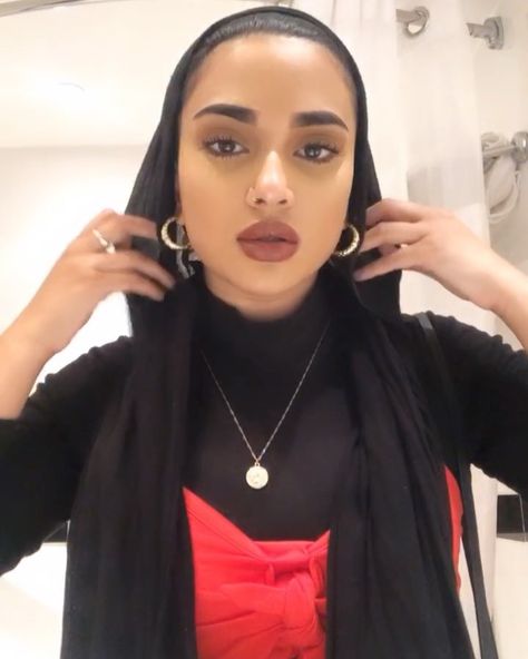 NASHWA on Instagram: “how you show off your earrings with a scarf in a few seconds (lol @ my mum telling me to hurry up in the back)” Hijab Styles, Show Off, Hijab Fashion, Tell Me, The Back, On Instagram, Instagram