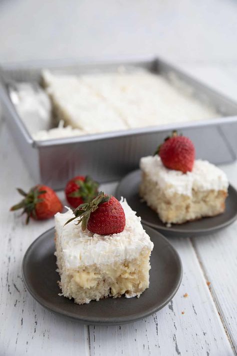 Keto Poke Cake Recipes, Keto Poke Cake, Keto Coconut Cake, Coconut Cream Poke Cake, Coconut Poke Cake, Keto Cake Recipes, Cream Poke Cake, Sugar Free Whipped Cream, Low Carb Cakes