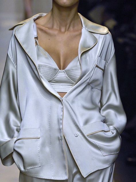 Pajamas Aesthetic, Pajama Fashion, Silk Pajamas, Looks Style, Sleepwear Women, Fashion Details, Pajamas Women, Bottega Veneta, Runway Fashion