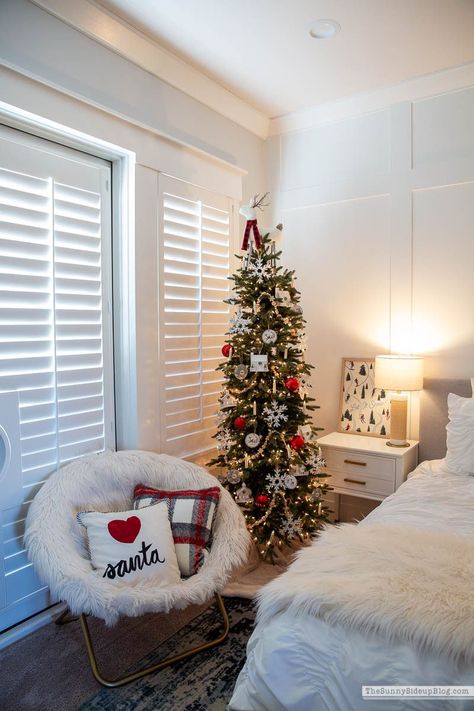 Teen Christmas Bedroom (Sunny Side Up) Christmas Tree For Bedroom, Christmas Mantle Decor Ideas, Christmas Room Inspiration, Festive Fireplace, Red Ball Ornaments, Tree Bedroom, Holiday Room Decor, Christmas Tree Inspo, Holiday Bedroom