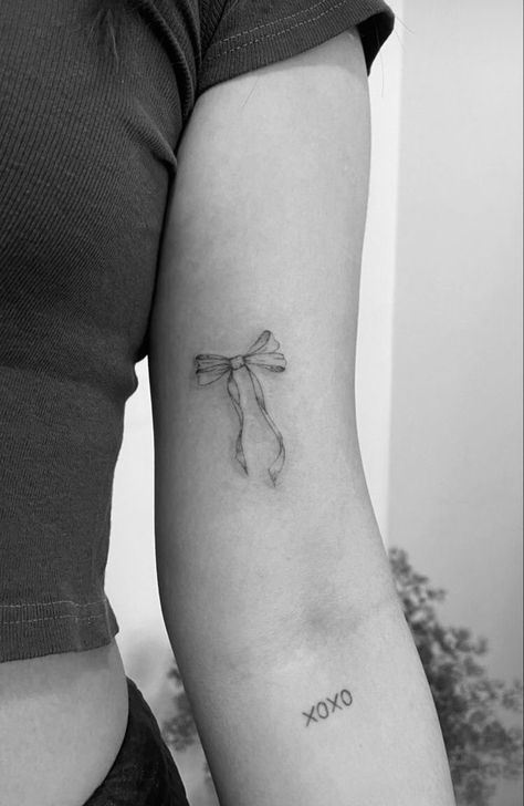 Bow Tattoo Placement, Hipbone Tattoo, Sa Tattoos, Simbols Tattoo, Abercrombie Outfits, Tattoo Homme, Tat Inspiration, Kitty Tattoos, 7 Tattoo