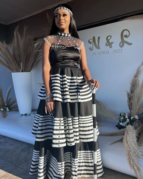 LATEST TRADITIONAL SHWESHWE WEDDING DRESSES Black And White African Dress, Xhosa Attire For Ladies, Shweshwe Wedding Dresses, Xhosa Traditional Dresses, Xhosa Traditional Attire, Xhosa Attire, South African Traditional Dresses, African Traditional Wear, African Traditional Wedding Dress