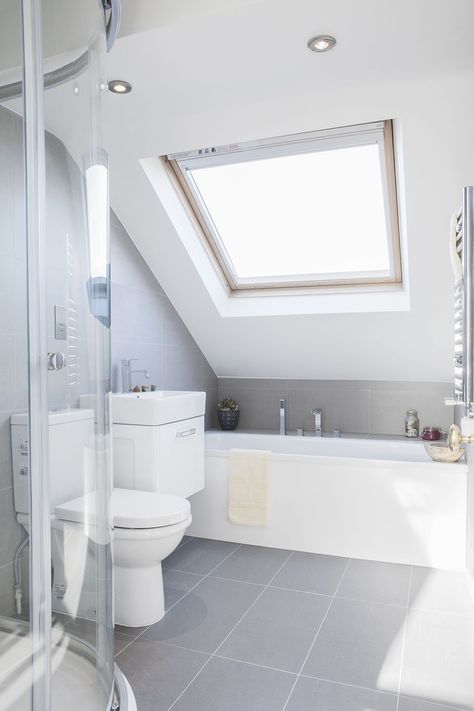 Attic Shower, Attic Bathroom Ideas, Small Attic Bathroom, Attic Renovation Ideas, Attic Bedroom Designs, Loft Bathroom, Small Attic, Attic Bathroom, Bad Inspiration