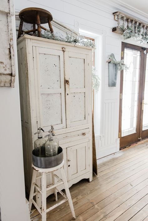 White chippy farmhouse cupboard - Farmhouse winter decor in a farmhouse dining room on LizMarieBlog.Com Farmhouse Cupboard, Shabby Chic Dining Room, Chic Dining Room, Shabby Chic Dining, Shabby Chic Home, Shabby Chic Room, Farmhouse Remodel, Vintage Wardrobe, Farmhouse Dining Room