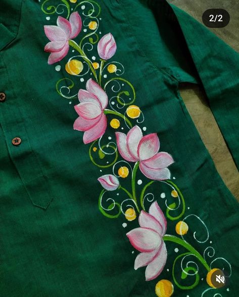 Handpainted Blouse Design, Hand Painted Fabric Blouse, Flower Fabric Painting On Blouse, Hand Painting Flowers On Fabric, Saree Print Design Drawing, Fabric Painting Designs For Saree Border, Pichwai Paintings On Fabric, Fabric Paint Designs On Blouse, Painting Ideas For Sarees