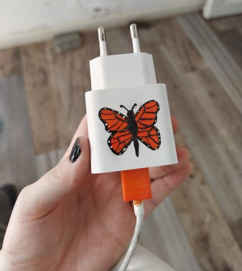 Hand painted butterfly charger Iphone Charger Painting, Diy Charger Art, Painted Charger Cube Ideas, Painting On Charger, Phone Charger Painting Ideas, Paint Charger Cube, Charger Painting Ideas, Cute Charger, Charger Art