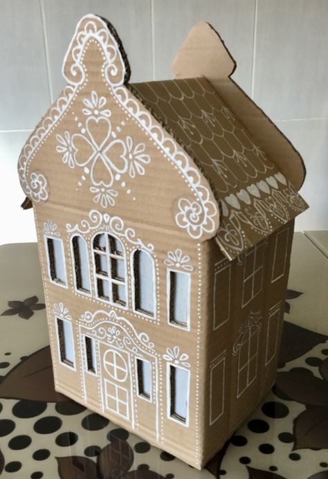 Cardboard Christmas House, Cardboard Gingerbread House, Gingerbread Christmas Decor, Gingerbread House Decorations, Noel Diy, Xmas Deco, Cardboard House, Christmas Gingerbread House, Christmas Window