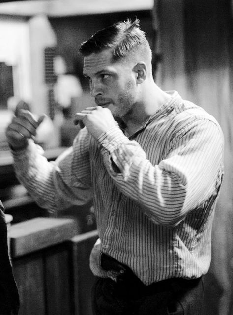 My absolute favorite... love love love Forrest Bondurant! Mens 50s Hairstyles, Tom Hardy Lawless, Tom Hardy Images, Tatto Boys, Tom Hardy Photos, Avan Jogia, Ryan Guzman, Taylor Kitsch, Men's Haircuts