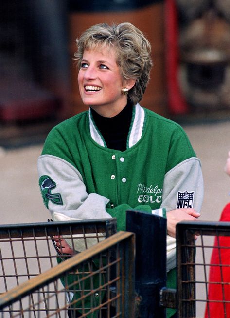 April 1994 Eagles Jacket, Princess Diana Rare, Queen Diana, Diana Princesa, Alton Towers, Prins Harry, Princess Diana Fashion, Princess Diana Photos, Diana Queen