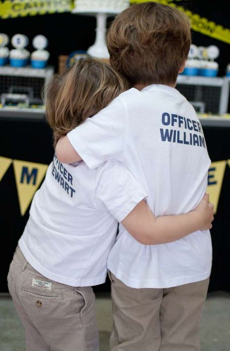 William's Police Party | CatchMyParty.com Policeman Birthday Party Ideas, Policeman Birthday Party, Police Party, Policeman, 6th Birthday, Catch My Party, Birthday Party Ideas, 5th Birthday, Ideas Photo