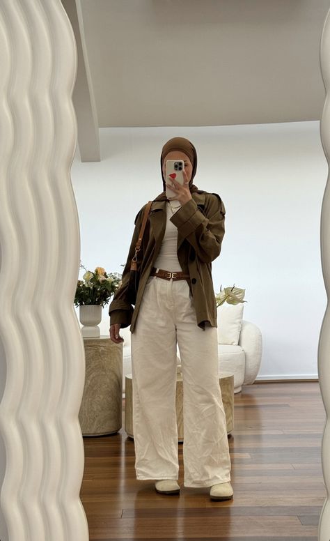 Cream Outfit Hijab, Cream Jeans Outfit, Beige Jeans Outfit, Summer Hijab Outfits, Beige Hijab, Arizona Outfits, Hijab Fits, Winter Hijab, Cream Outfit