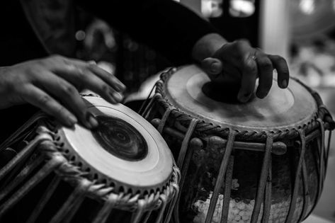 indian classical dance form "kathak" Dance Asthetics, Tabla Painting, Indian Music Aesthetic, Indian Instruments Aesthetic, Kathakali Photos, Tabla Instrument Photography, Kathakali Dance Photography, Indian Flute Photography, Hindustani Classical Music Aesthetic