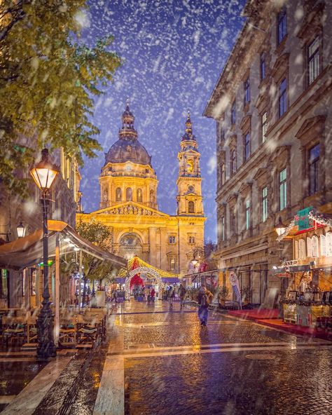 On the way to the Christmas fair at the Basilica ... ... #budapest #cityscape #europe #luxury #krennimre #wonderful_places #budapesthungary�… Budapest Christmas Aesthetic, Christmas In Budapest, Budapest In December, Christmas Budapest, Budapest December, Budapest Winter, Christmas Europe, Budapest Christmas Market, London Christmas Market