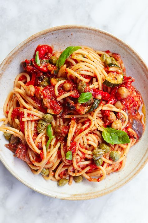 This simple Mediterranean pasta is packed with sunshine flavours — peppers, courgettes, tomatoes and herbs. Teamed with chickpeas and spaghetti, it’s balanced, delicious and sure to please. Tomato Pasta Bake, Vegetable Spaghetti, Mediterranean Pasta, Deliciously Ella, Vegetable Puree, Pickled Red Onions, Healthy Pasta Recipes, Tomato Pasta, Healthy Pastas