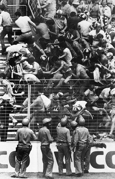 Football Firms, Football Hooliganism, England Vs France, Millwall Fc, Street Soccer, British Football, Ultras Football, Bilbao Spain, England Fans