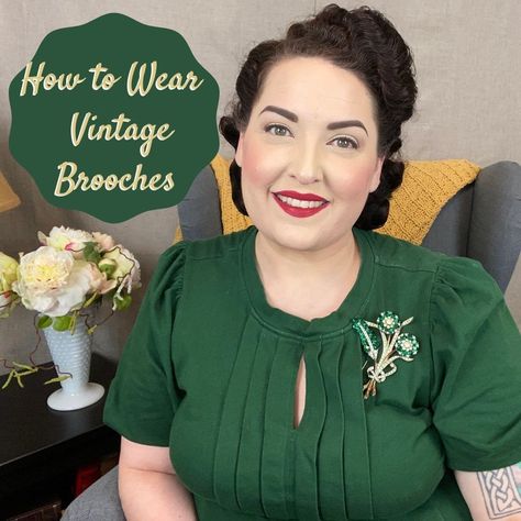 How To Wear A Brooch Outfits, How To Wear Brooches Ideas, Ways To Wear A Brooch, Broach How To Wear A, How To Wear Pins, Vintage Brooch Outfit, How To Style Brooches, Brooch Pin Outfit Women, How To Wear A Brooch Ideas