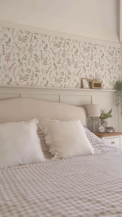 Bedroom Wallpaper Ideas, Bedroom Wallpapers, Wallpaper Walls Bedroom, Wallpapers Ideas, Feature Wall Bedroom, Bedroom Wallpaper, Cottage Bedroom, Bedroom Panel, Pretty Bedroom